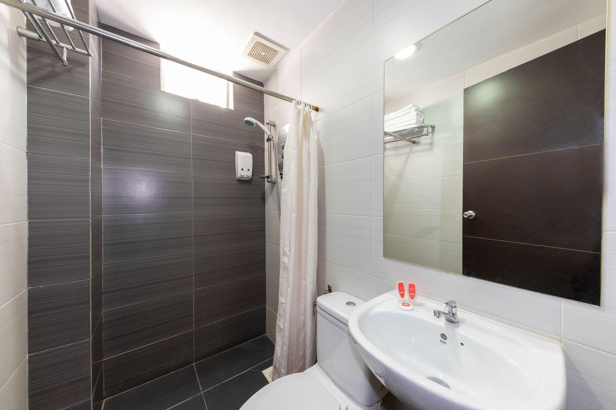 Oyo 430 Oak Valley Boutique Hotel Джохор-Бару Екстер'єр фото
