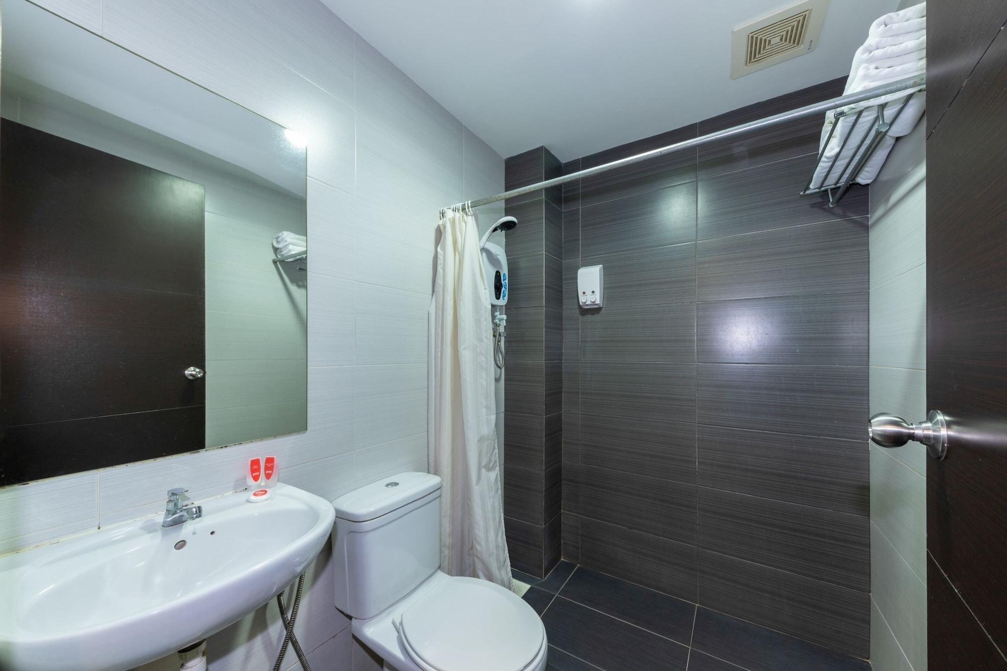 Oyo 430 Oak Valley Boutique Hotel Джохор-Бару Екстер'єр фото